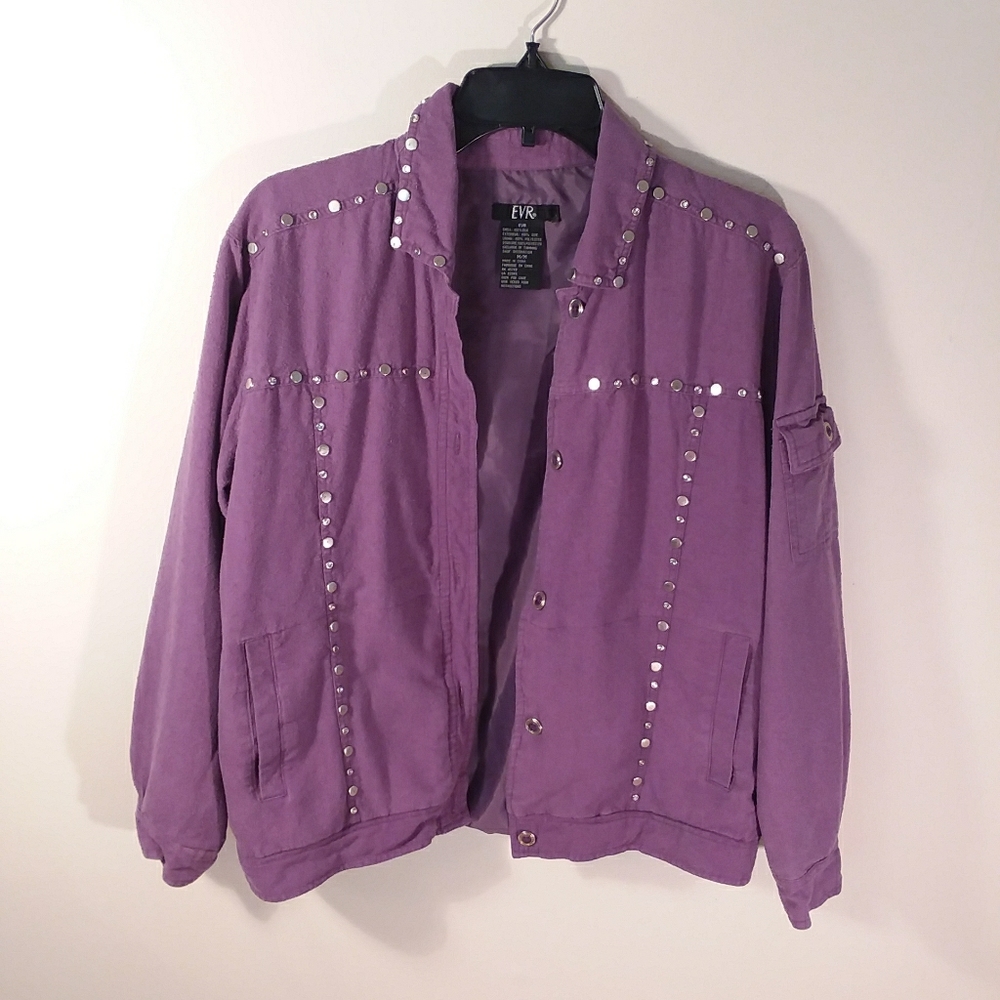 U431. EVR. Med. Purple jacket, button down